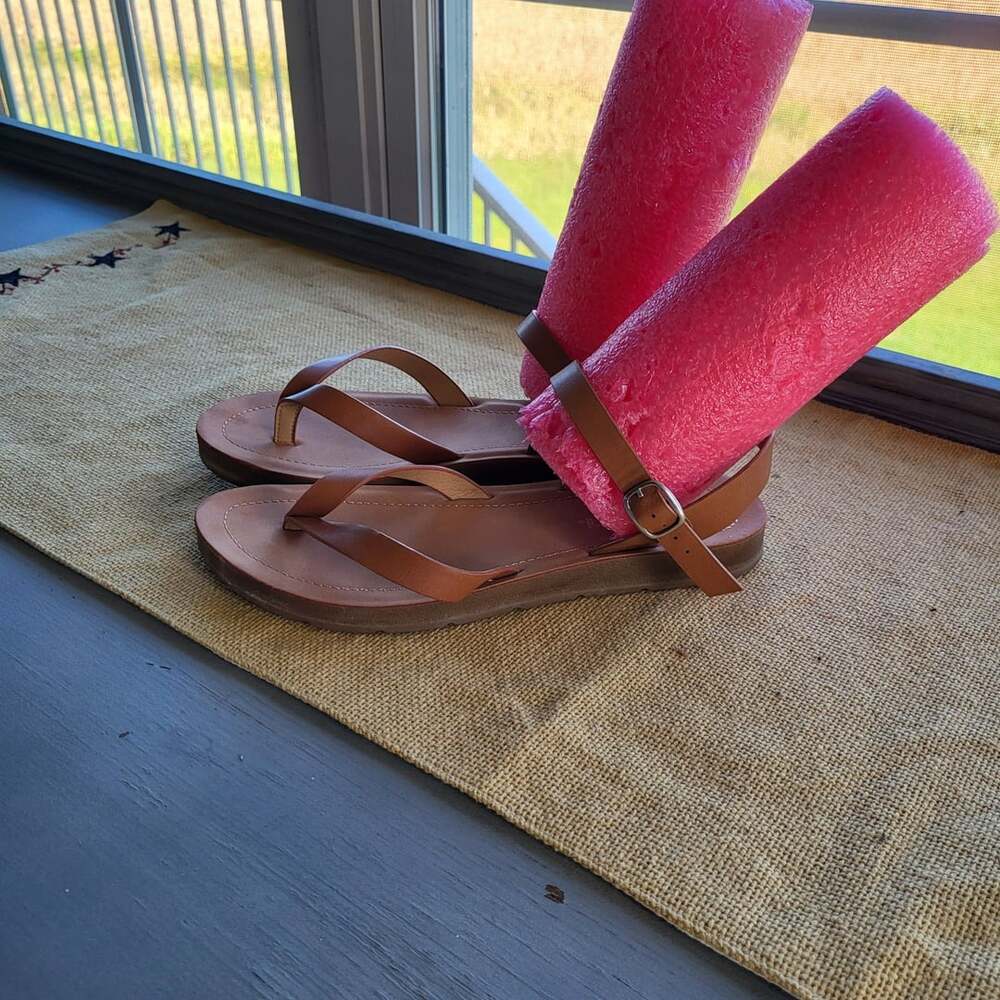 Soda Sandals Size 7.5 Brown Ankle Strap Thong Flat